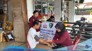Sie Dokkes Polres Langkat Gelar Pemeriksaan Kesehatan Gratis untuk Pengemudi Ojek Online dan Bentor